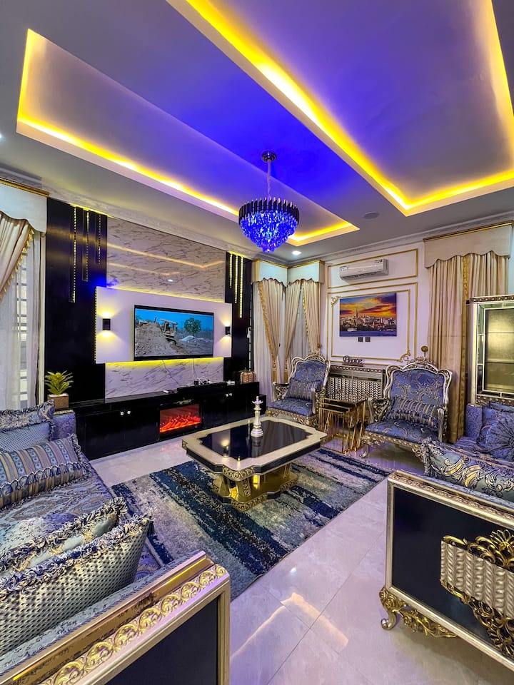 Luxury 5 Bedroom Home (Rental per night)